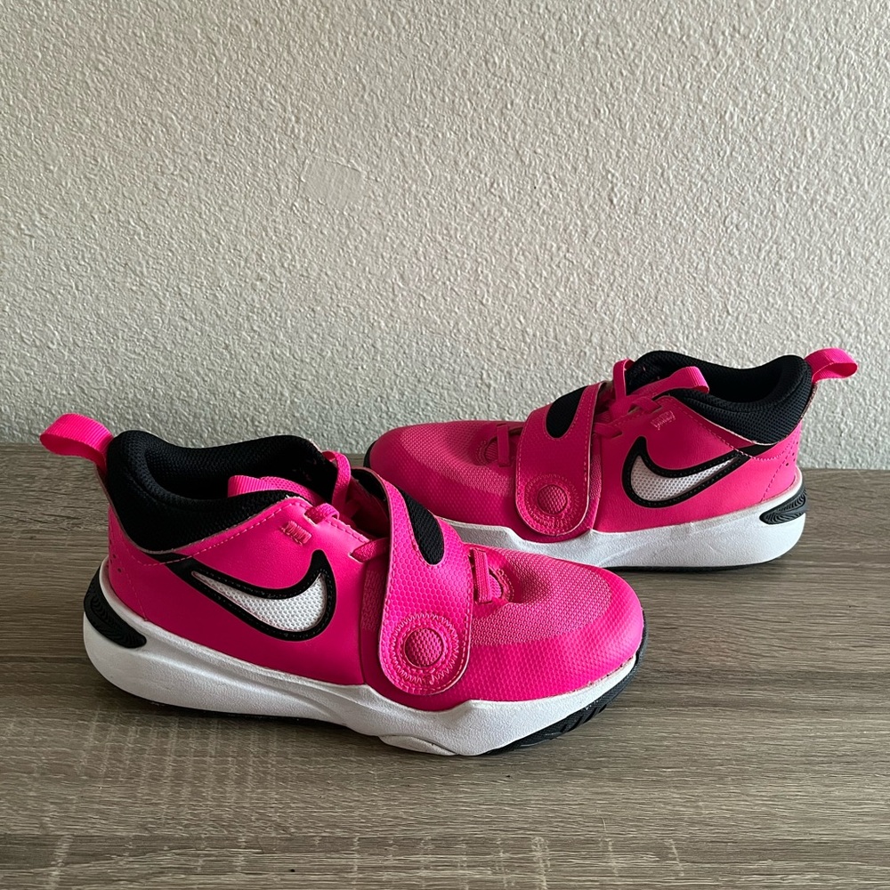 Nike Youth Girl’s Basketball Athletic Hot Pink Sneakers Shoes 3Y Pull On